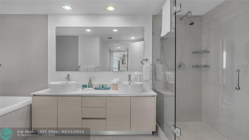 Image 20 of 38 For 2600 Hallandale Beach Blvd  T3202