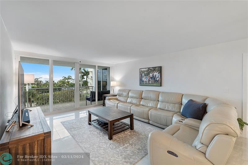 Image 11 of 67 For 3546 Ocean Blvd  419