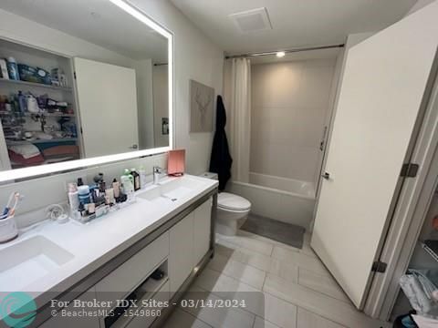 Image 21 of 60 For 2000 Metropica Way  1806