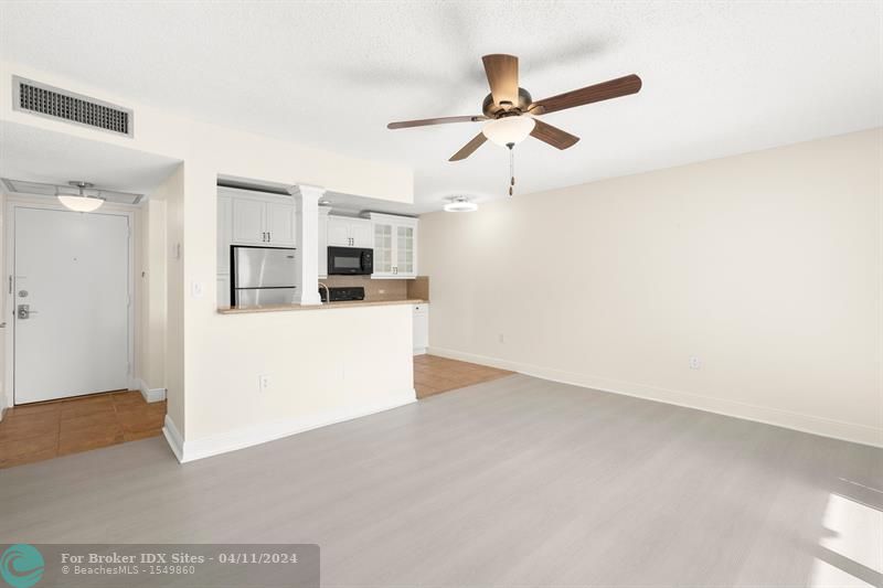 Image 11 of 32 For 5180 Sabal Palm Blvd  233