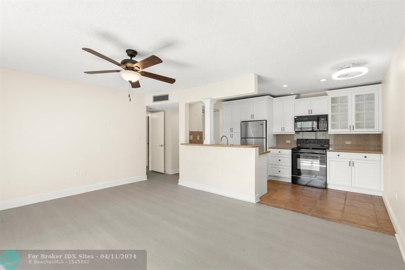 Image 14 of 32 For 5180 Sabal Palm Blvd  233