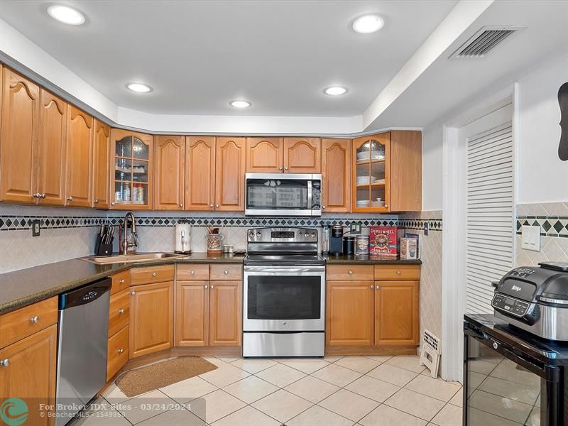 Image 13 of 42 For 4010 Galt Ocean Dr  1707-08