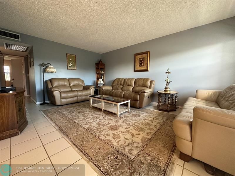 Image 6 of 20 For 2067 Harwood E  2067