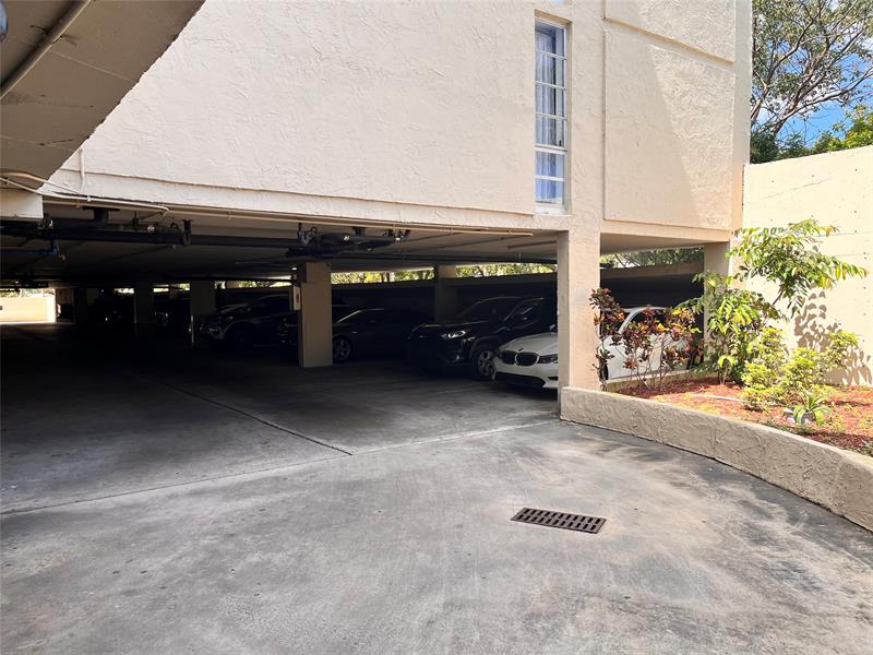 Image 17 of 36 For 7041 Environ Blvd  327