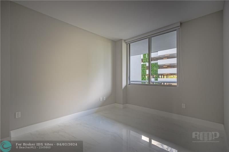 Image 10 of 32 For 16385 Biscayne Blvd  406