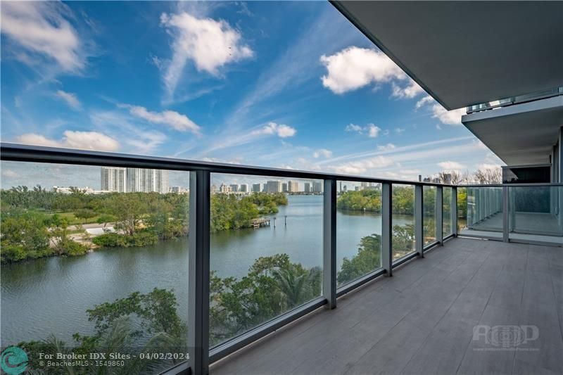 Image 11 of 32 For 16385 Biscayne Blvd  406