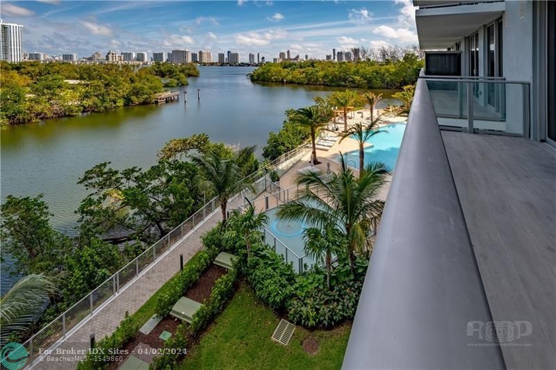 Image 12 of 32 For 16385 Biscayne Blvd  406