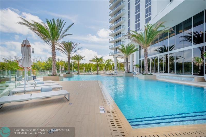 Image 28 of 32 For 16385 Biscayne Blvd  406