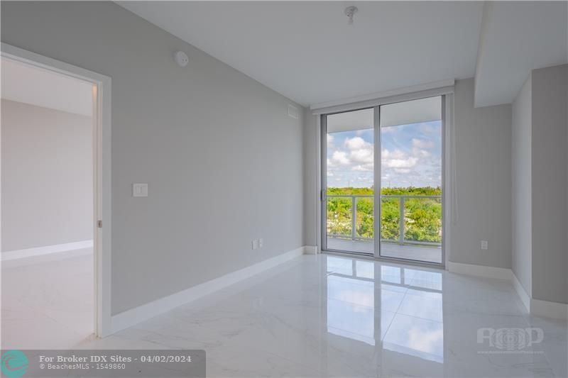 Image 4 of 32 For 16385 Biscayne Blvd  406