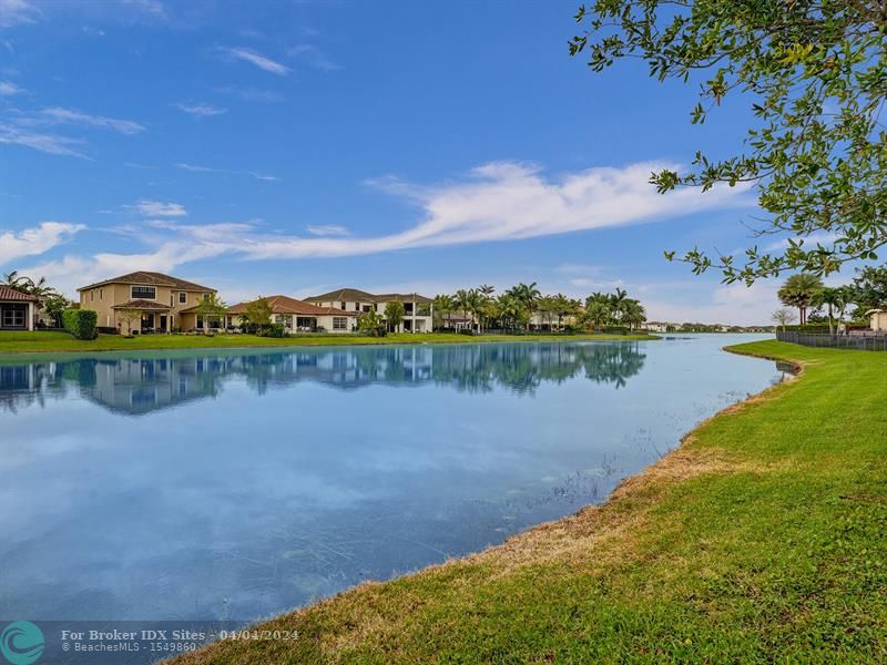 Image 49 of 100 For 10331 Lake Vista Court