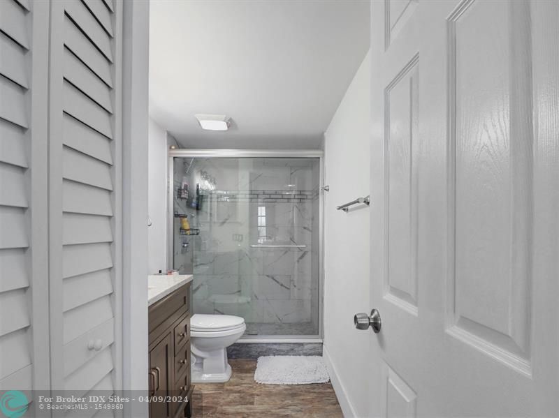 Image 17 of 23 For 5570 44th St  511a