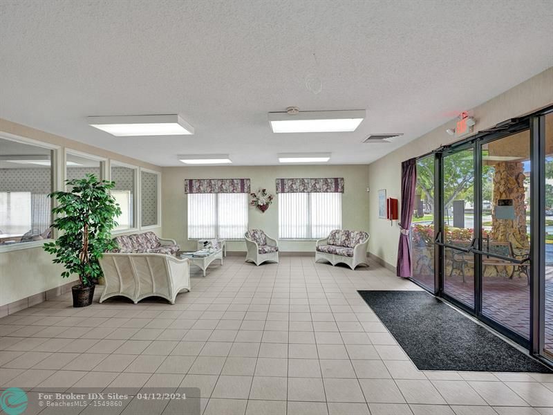 Image 39 of 44 For 6080 Sabal Palm Blvd  305