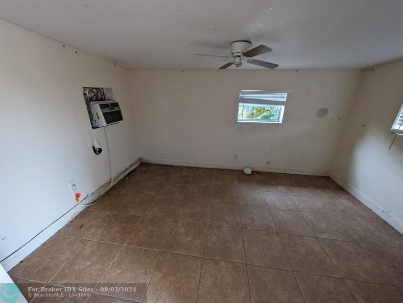 Image 11 of 13 For 11845 Balsam Dr