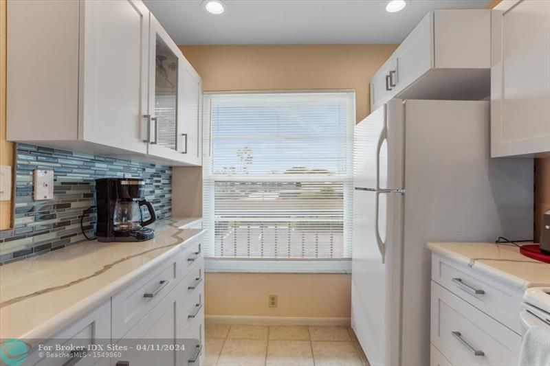 Image 10 of 42 For 6211 Sun Boulevard  201