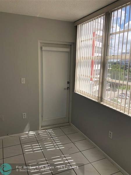 Image 11 of 46 For 1351 Miami Gardens Dr  503e