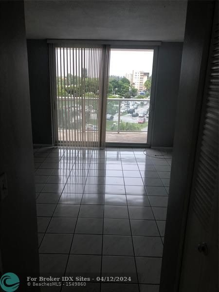 Image 18 of 46 For 1351 Miami Gardens Dr  503e