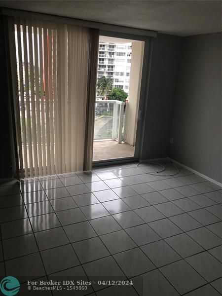 Image 19 of 46 For 1351 Miami Gardens Dr  503e