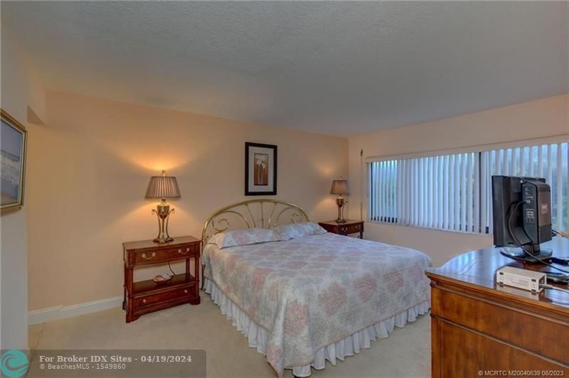 Image 11 of 22 For 10980 Ocean Dr  114