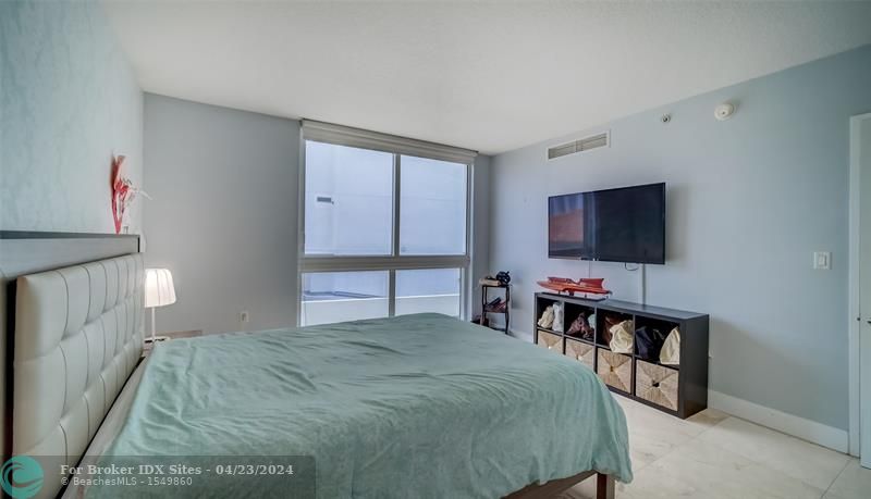 Image 13 of 38 For 150 Sunny Isles Blvd  601