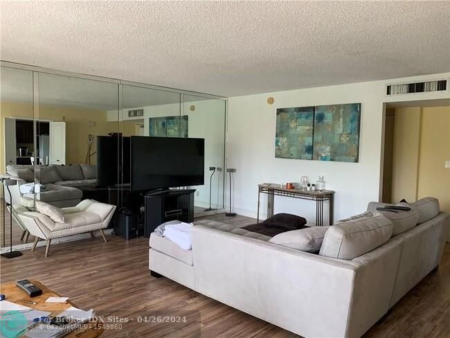 3500 Galt Ocean Dr  209