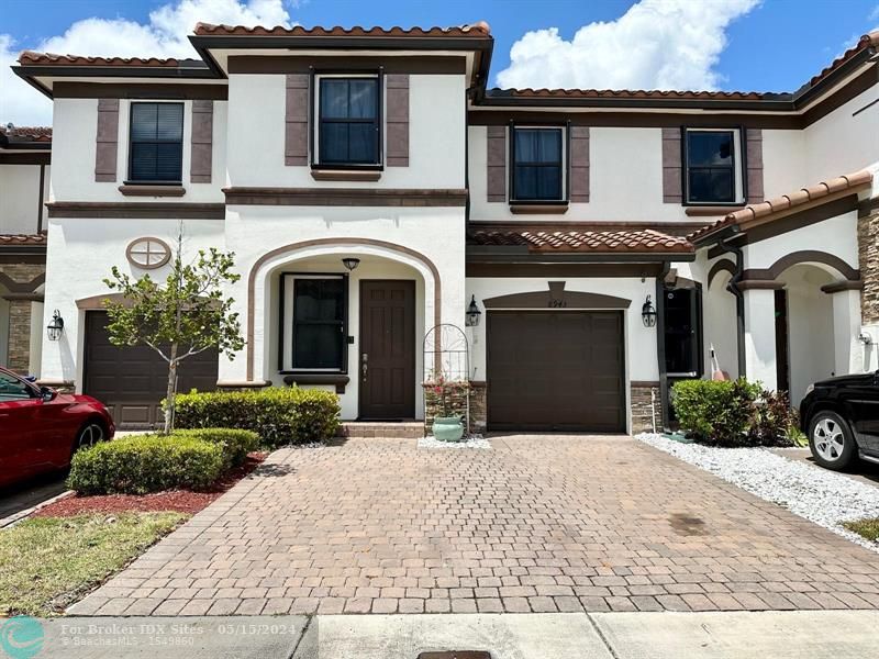 Details for 8943 183rd St, Hialeah, FL 33018