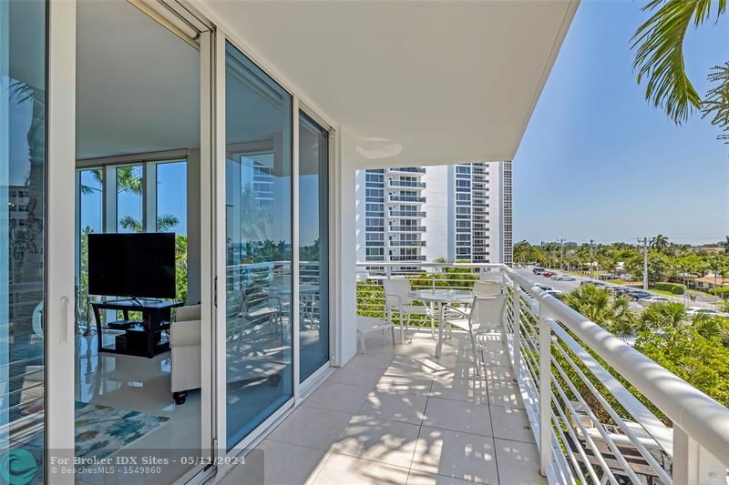 Image 23 of 41 For 2821 Ocean Blvd  307s