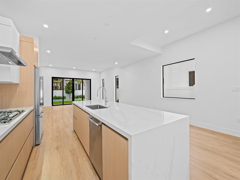 Image 20 of 53 For 812 12th Street  812