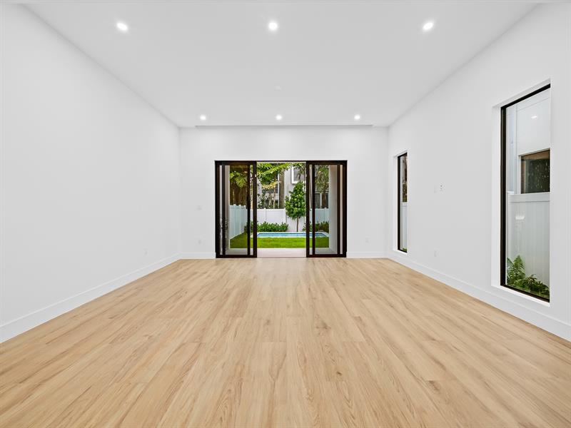 Image 21 of 53 For 812 12th Street  812