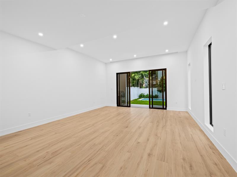 Image 22 of 53 For 812 12th Street  812