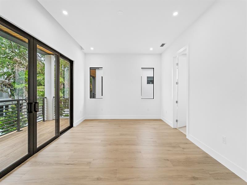 Image 30 of 53 For 812 12th Street  812