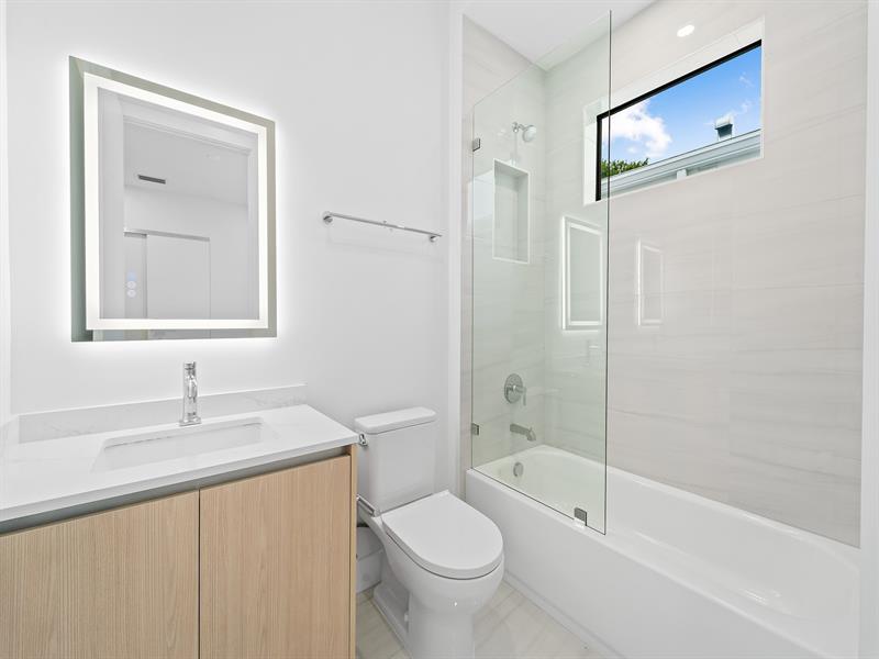 Image 46 of 53 For 812 12th Street  812