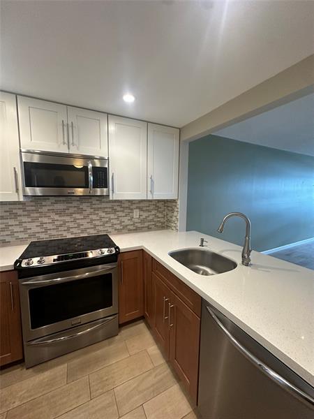 Image 3 of 31 For 1160 Federal Hwy  415