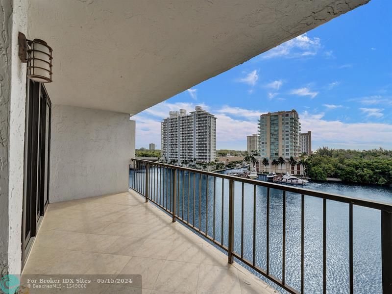 Image 41 of 71 For 936 Intracoastal Dr  7e