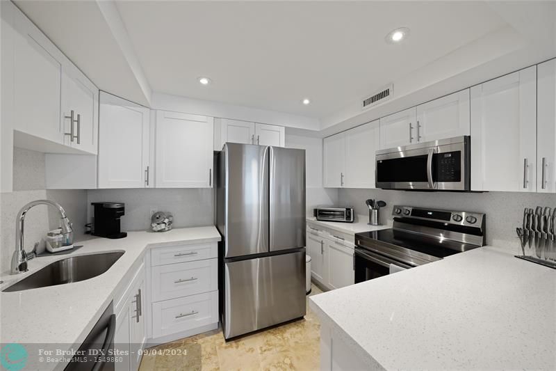 Image 6 of 18 For 3505 Ocean Dr  209