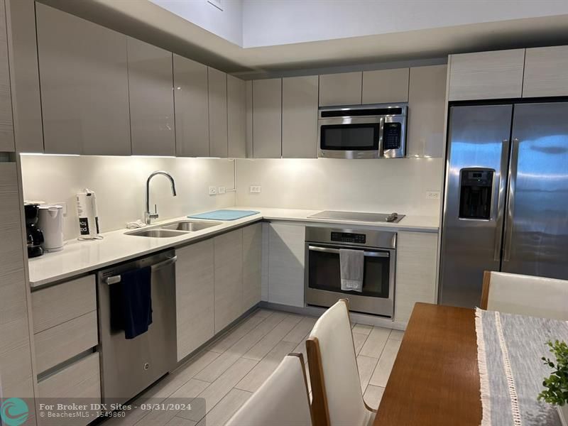 Image 21 of 26 For 2600 Hallandale Beach Blvd  T3205