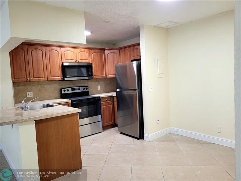 Image 3 of 12 For 10922 Royal Palm Blvd  10922