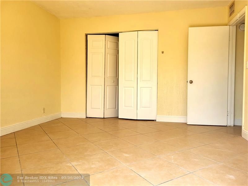 Image 9 of 12 For 10922 Royal Palm Blvd  10922