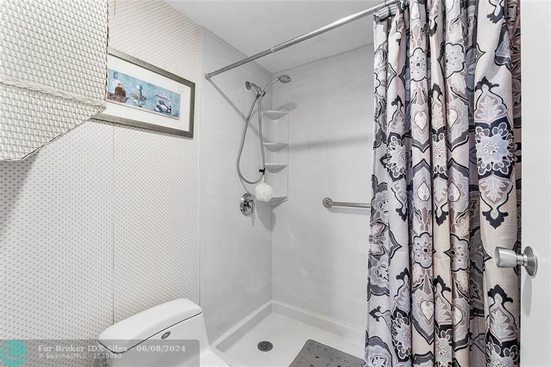 Image 11 of 31 For 8437 Forest Hills Dr  301-g