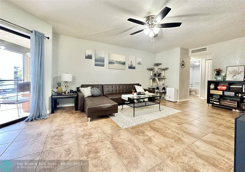 Image 4 of 26 For 6855 Broward Blvd  301