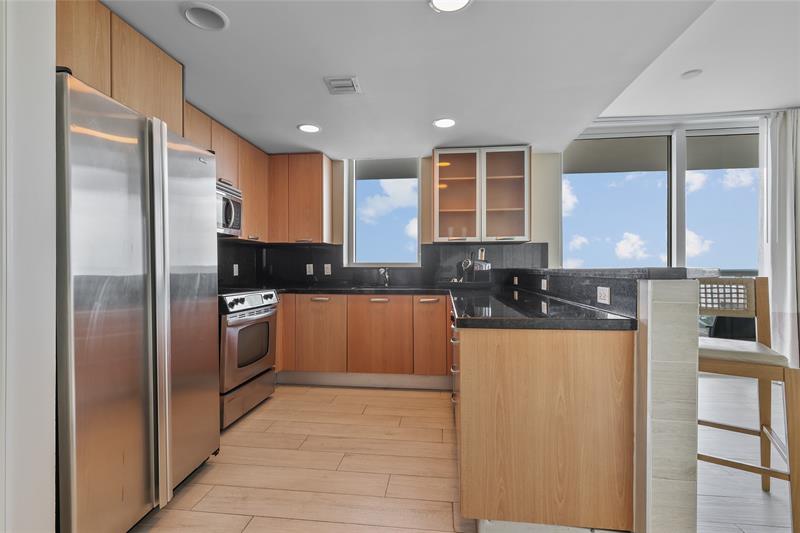 Image 2 of 52 For 505 Fort Lauderdale Bch Blvd  1702