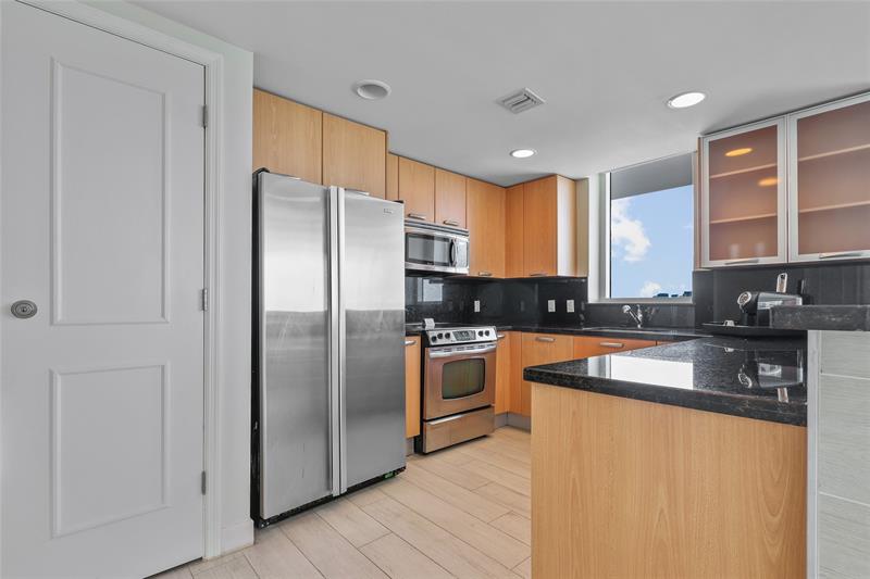 Image 3 of 52 For 505 Fort Lauderdale Bch Blvd  1702