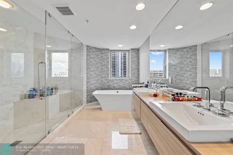 Image 16 of 24 For 17111 Biscayne Blvd  503