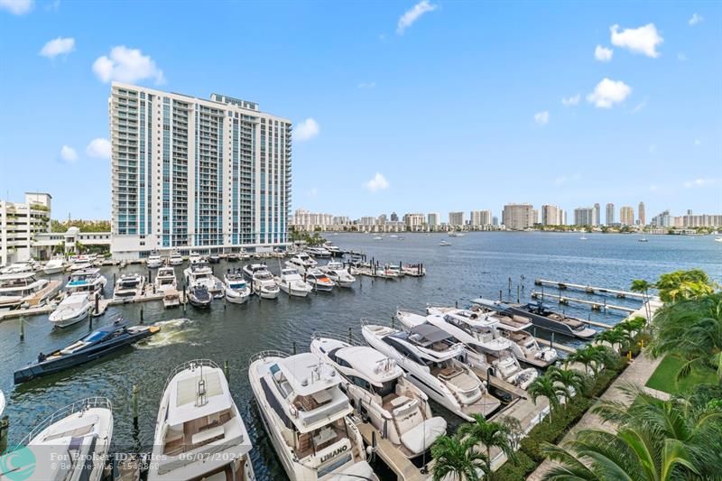 Image 17 of 24 For 17111 Biscayne Blvd  503