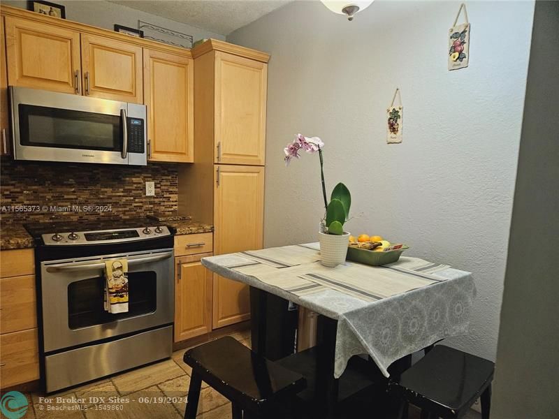 Image 6 of 8 For 4652 Carambola Cir N  2733