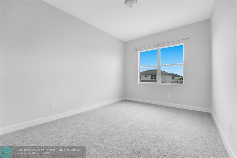 Image 17 of 39 For 14971 Redcove Pl