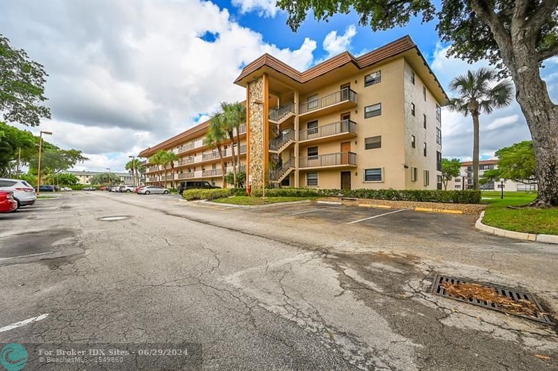 Image 4 of 29 For 4970 Sabal Palm Blvd  210