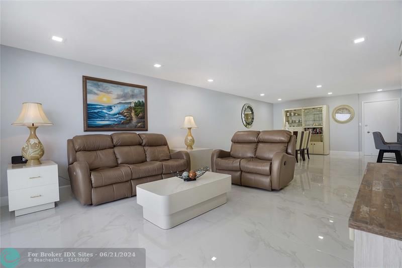 Image 20 of 62 For 1501 Ocean Dr  905