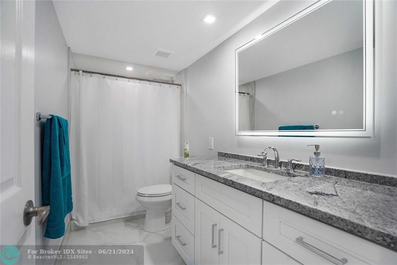 Image 43 of 62 For 1501 Ocean Dr  905