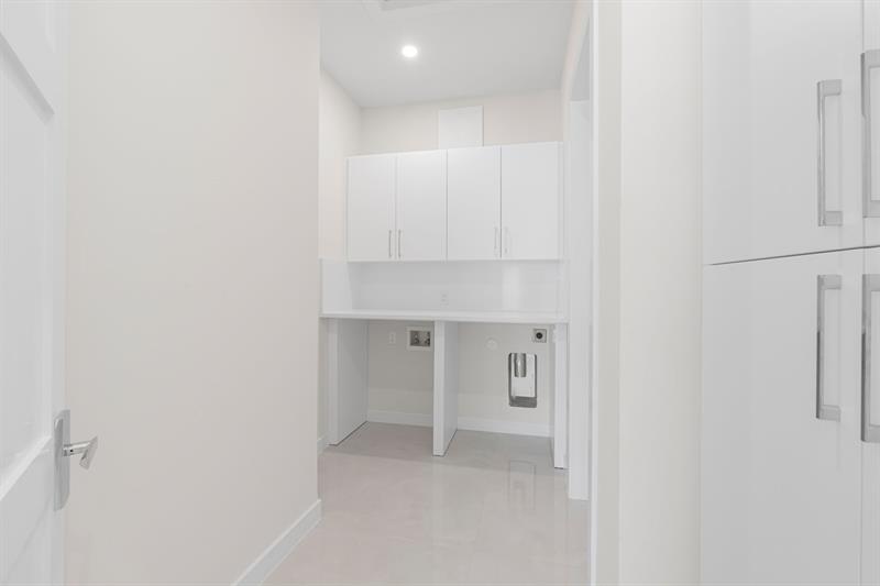 Image 33 of 72 For 516 9th Ave  