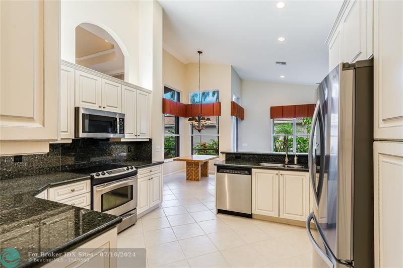 Image 15 of 38 For 7542 Tarpon Cove Cir